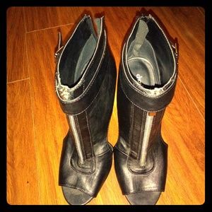 Women's black heels